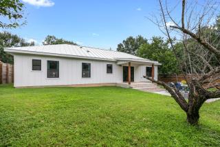 Luxury Home 3blck from Main St with FirePit - Fredericksburg - 3