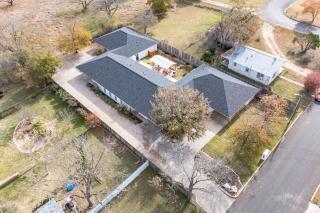 Wanderlust #4 | Hot Tub | Shared Outdoor Space - Fredericksburg - 0