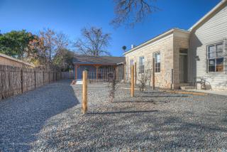 New! Luxurious Home with Wine Cellar & Firepit! - Fredericksburg - 0