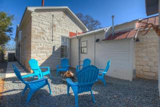 New! Luxurious Home with Wine Cellar & Firepit! - Fredericksburg - 8