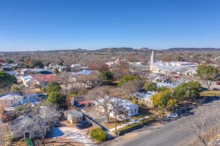 New! Luxurious Home with Wine Cellar & Firepit! - Fredericksburg - 5