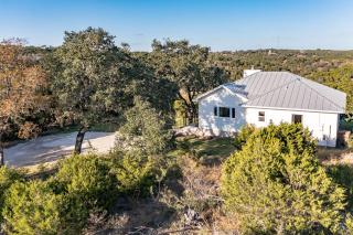 Gorgeous Home with Hot Tub 5min from the River - New Braunfels - 2