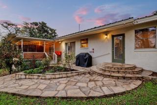 Luxury Lakefront Oasis with Boat Dock-Firepit - McQueeney - 8