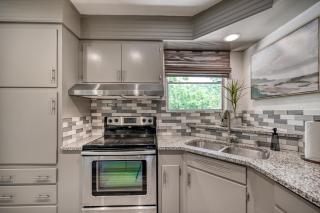 Luxury Lakefront Oasis with Boat Dock-Firepit - McQueeney - 1