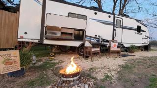 River RV, Romance Glamping Pup Paradise Riverside - 8