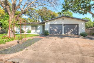 Stylish Home - Lrg Yard with games Grill & Hot Tub - 0