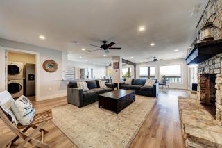 Waterfront Lake House with Hot Tub & Firepit - Canyon Lake - 5