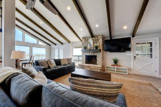Waterfront Lake House with Hot Tub & Firepit - Canyon Lake - 3