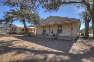 Olive St Ranch with HotTub-Grill and Party Barn - Fredericksburg - 1