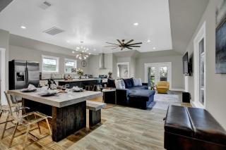 Chateaux De Callis-Walk to Main Street! - Fredericksburg - 3