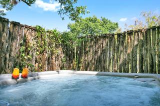 Poplar Place-Q with Hot tub and Firepit - 5 min to Main - Fredericksburg - 0
