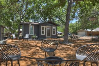 Walk to Schlitterbahn with Firepit - New Braunfels - 4