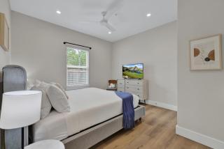 The Grove D with Hot Tub & King Beds - Walk to Main - Fredericksburg - 1