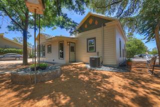 Walk to Schlitterbahn with Firepit - New Braunfels - 6