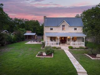 Texas Charm Texana - 15 min Walk to Main - Fredericksburg - 5