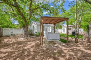 Charming Cottage Near Main with Patio&FirePit!! - Fredericksburg - 3