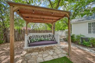 Charming Cottage Near Main with Patio&FirePit!! - Fredericksburg - 2