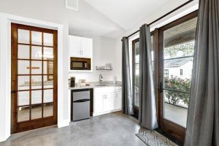 Schubert Inn Suite A with Pool-Grill - 2Blks to Main - Fredericksburg - 5