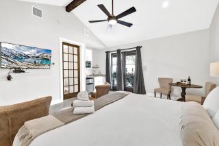 Schubert Inn Suite A with Pool-Grill - 2Blks to Main - Fredericksburg - 2