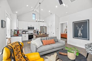 Serengeti New Build with Hot Tub - Fredericksburg - 8