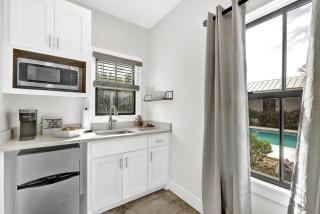 Schubert Inn Cottage - Pool - Walk to Main St - Fredericksburg - 1