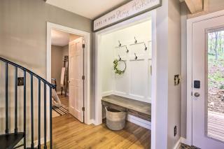 Serene Hideaway with Views, 1 Mi to Hike and Ski! - Wintergreen - 7