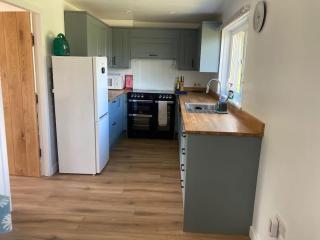 Pet Friendly 1Br Modernised Cottage with Fibre WiFi - 8