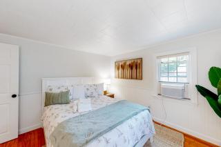 Downtown Seaside Serenity Retreat - Hyannis - 1
