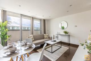 Luxury 2-bed In central MK By Valore Property Services - 3