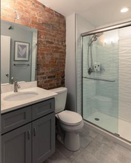 Entire Historic Building Sleeps 30 - Cincinnati - 1