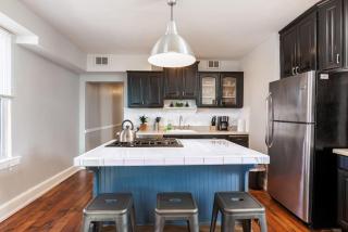 Spacious Home Walk to Everything and FREE Parking - Cincinnati - 1