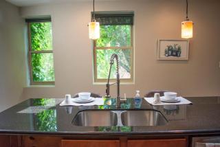 Great Parkside Apt w Private Patio and Sun Deck - Cincinnati - 2