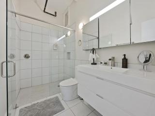 Findlay Suites Explore OTR with an Outdoor Deck - 8