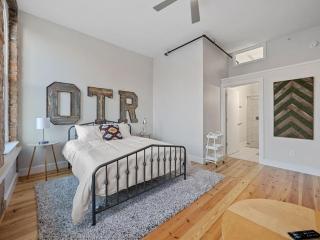 Findlay Suites Explore OTR with an Outdoor Deck - 7