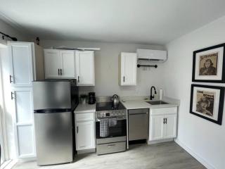 Cute Microapartment Walkable to Everything - 4