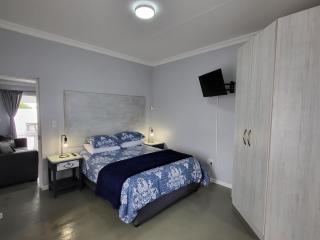 MALIKA Self Catering #Loadshedding free # - 8