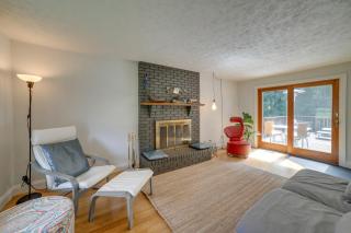 15 Mi to Pittsburgh WFH-Friendly Home with Deck - 7