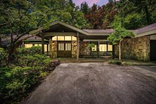 Bourbon Hollow Lodge with Hot Tub and Pool plus Game Room only 5 min to downtown - 7