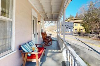 The Pink House on Main - Eureka Springs - 8