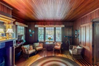 Garden Island's Maple - 4