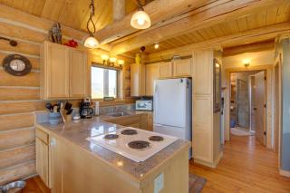 Yellowstone Cabin with Stunning Mountain Views - 1