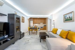 797 Holiday Rentals - Piso para 3 en la Carihuela con piscina - 2