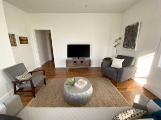 Explore Downtown from Adorable Mount Adams - Cincinnati - 7