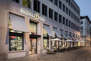 Motel One Basel - Bazel - 9