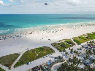 Rooftop-Pool King Bed Suite on Ocean Dr C305 - 6