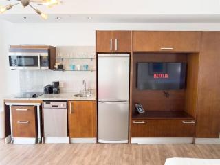 Rooftop-Pool King Bed Suite on Ocean Dr C305 - Miami Beach - 2
