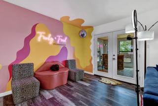 Eclectic Fun Haus with Hot Tub - 3 Min Drive to Main - Fredericksburg - 5