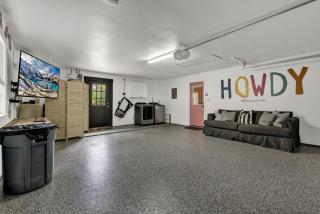 Eclectic Fun Haus with Hot Tub - 3 Min Drive to Main - Fredericksburg - 7