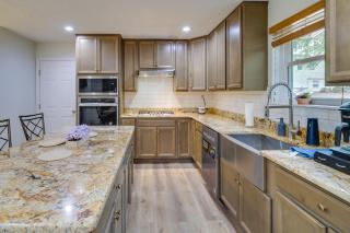 Hot Tub and Lake Access Spacious Tobyhanna Home - Tobyhanna - 3