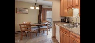 Riverside Retreat in Funky Fraser on Train, Bike and Bus Routes - 2